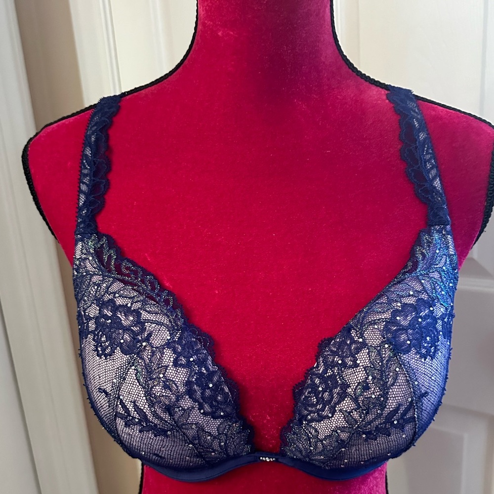 Victoria Secret Push Up Bra Pigeonnant - Blue with rhinestones. Like new, 34D